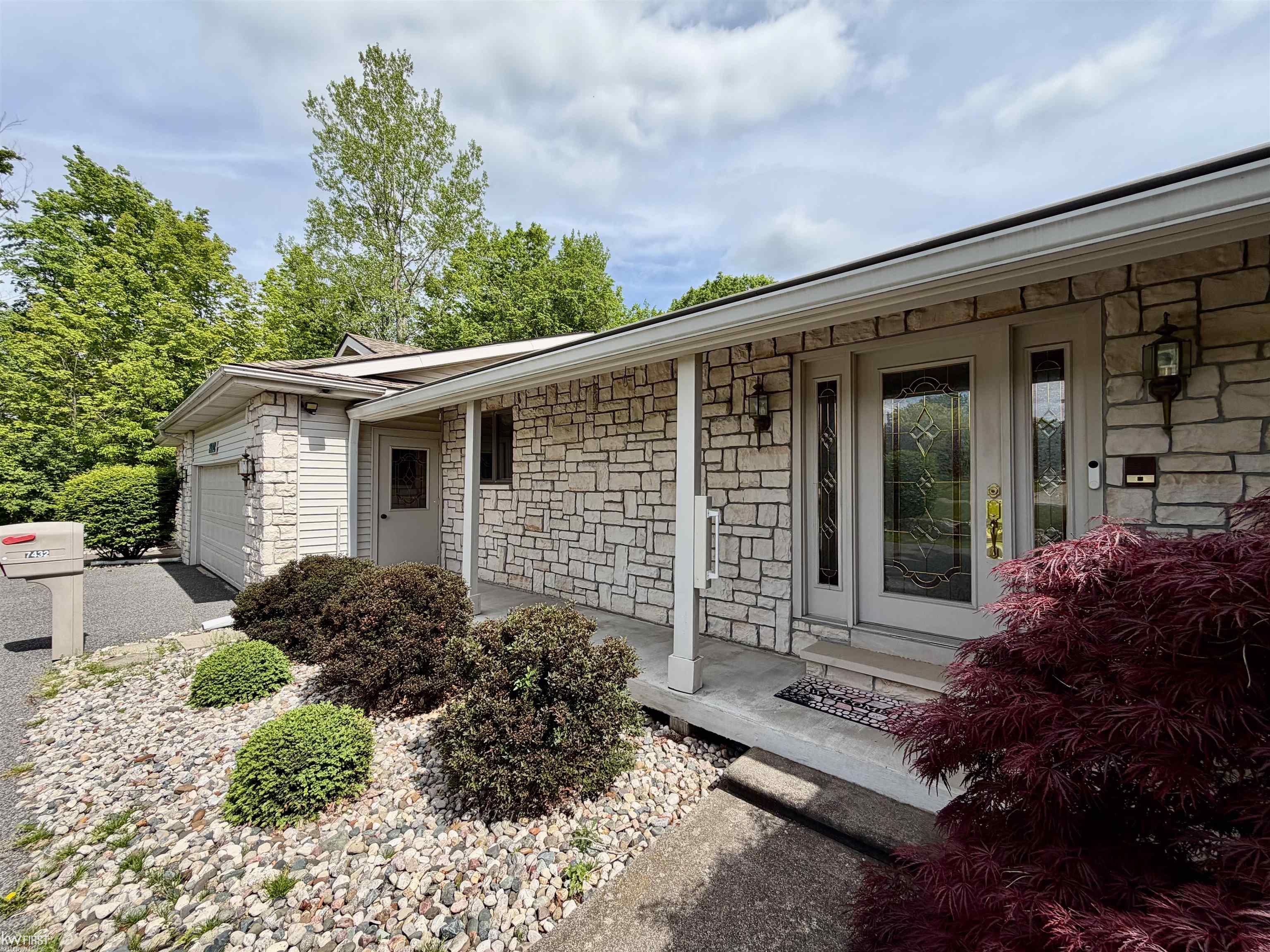 7432 East River Road Flushing, MI 48433 - Photo 3 of 62