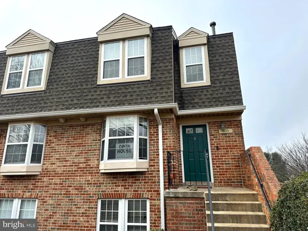 $2,400 | 4033 Chesterwood Drive, Unit 4033, Silver Spring, MD 20906
