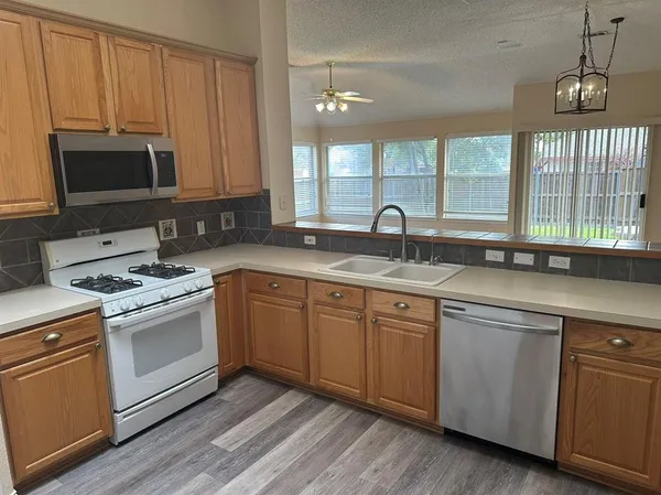 $2,295 | 5201 Spicewood Drive, McKinney, TX 75070