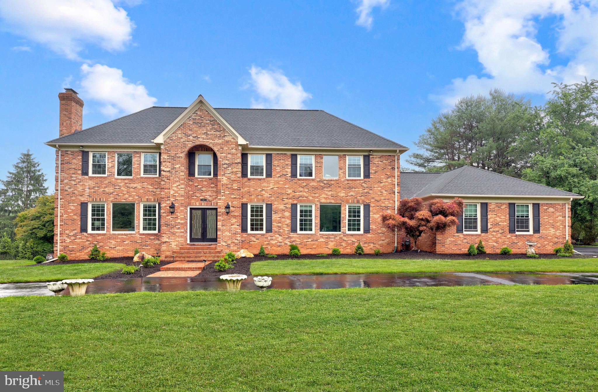 517 Seneca Road Great Falls, VA 22066 - Photo 1 of 48