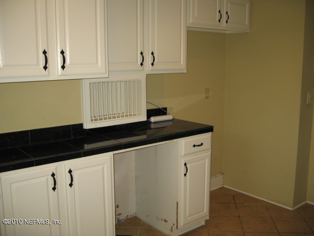 1503 Charon Road Jacksonville, FL 32205 - Photo 6 of 14 kitchen