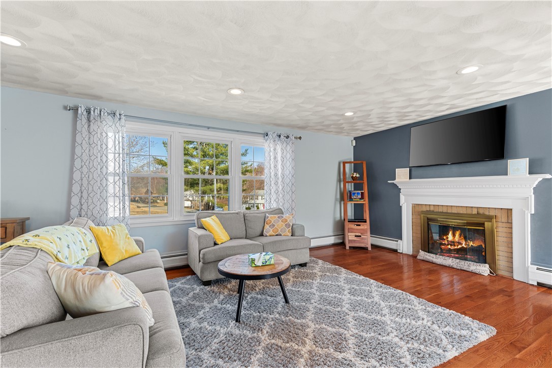 9 Iron Forge Road Lincoln, RI 02865 - Photo 5 of 30 Gallery Image 5