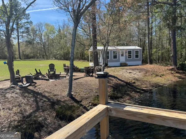 a view of a house with backyard