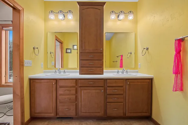 $589,900 | 2594 Misty River Lane, De Pere, WI 54115