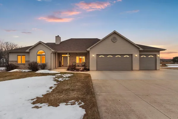 $589,900 | 2594 Misty River Lane, De Pere, WI 54115