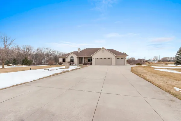 $589,900 | 2594 Misty River Lane, De Pere, WI 54115