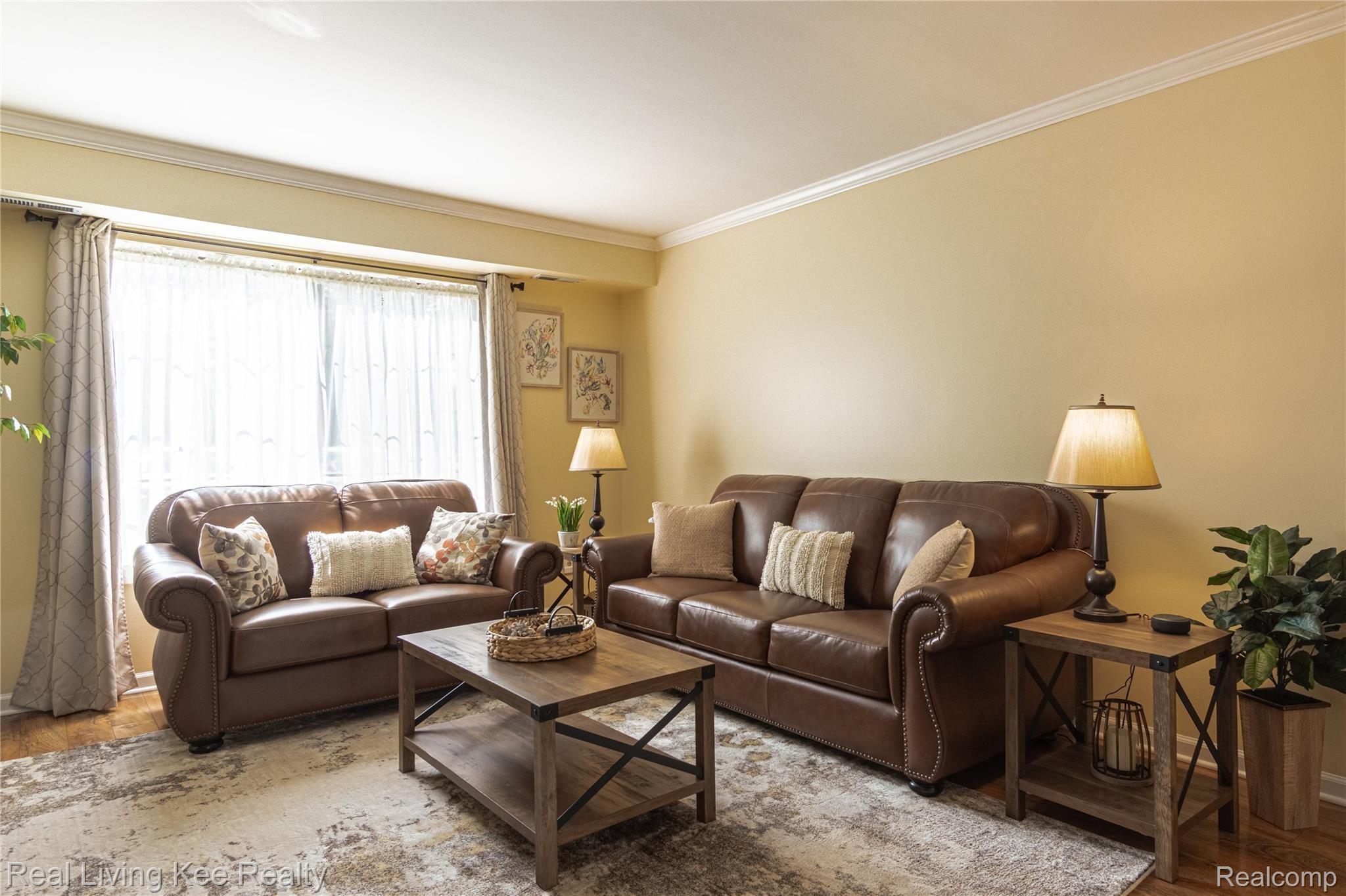 1853 Meadow Dale Court Rochester, MI 48309 - Photo 6 of 43 Interiors (4 of 32).jpg