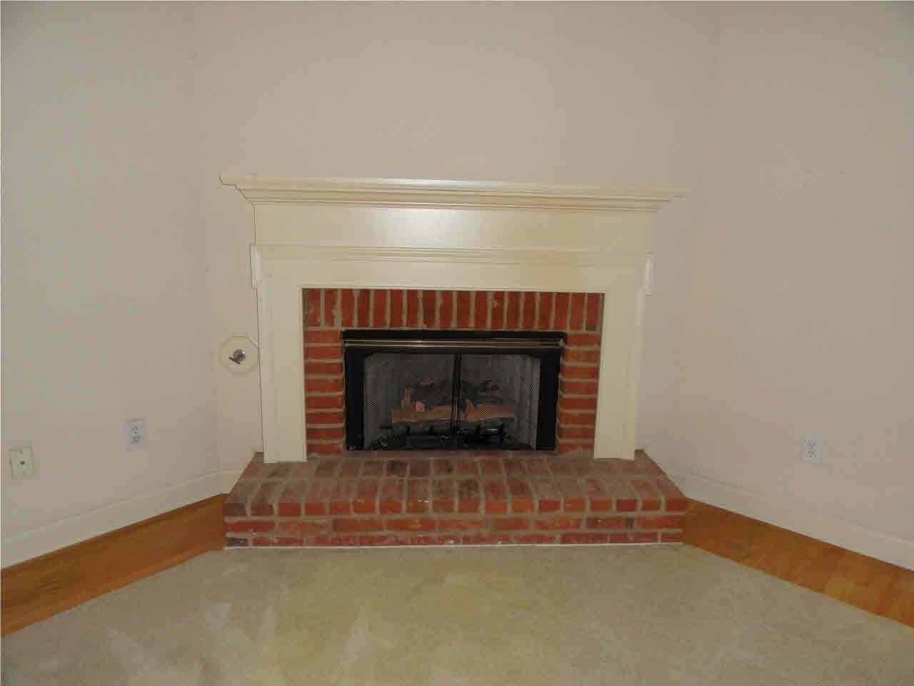 313 Creston Court Ridgeland, MS 39157 - Photo 6 of 18 fireplace w/gas logs