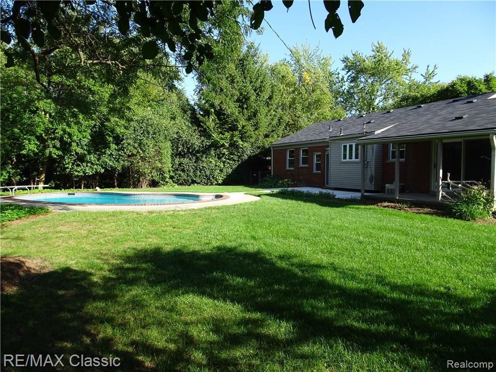 4202 Normandy Road Royal Oak, MI 48073 - Photo 19 of 21 Poll Patio Porch.JPG