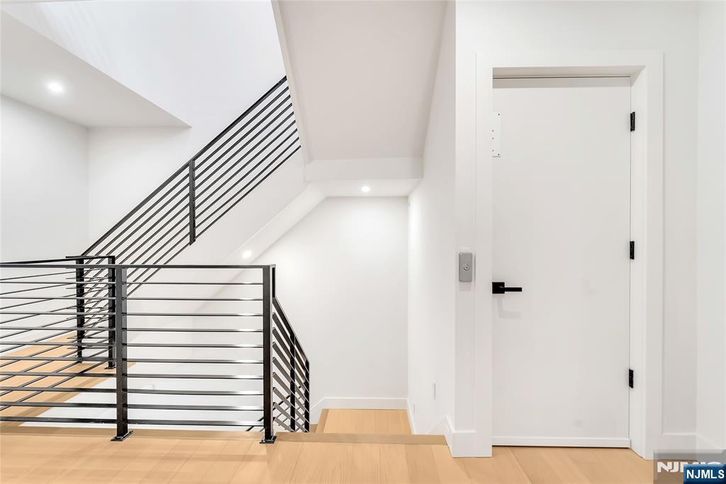 2220 MacKay Avenue, Unit A Fort Lee, NJ 07024 - Photo 18 of 45 a view of entryway