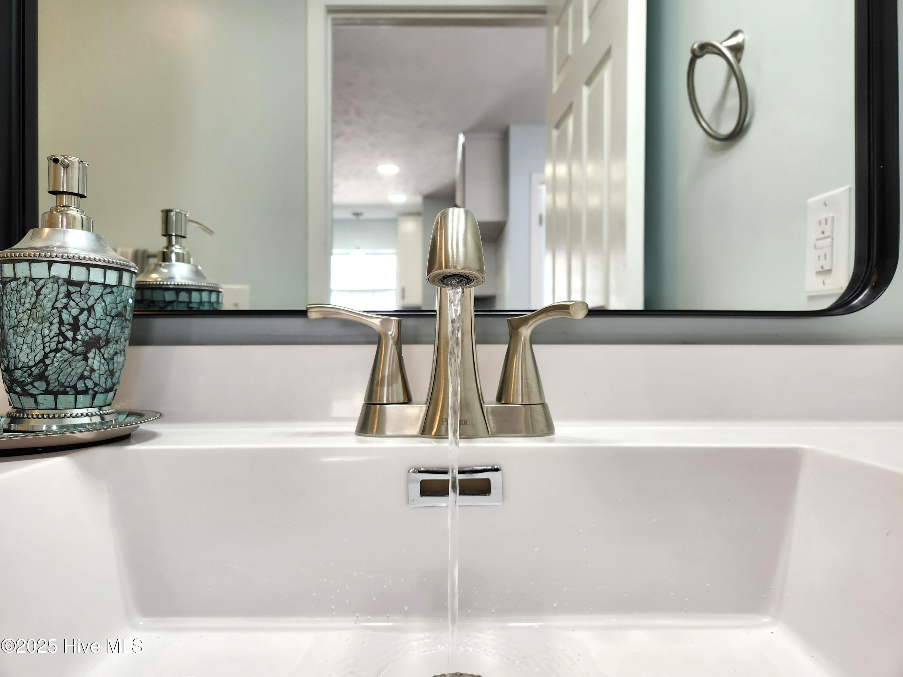 321 Hickory Road Southport, NC 28461 - Photo 17 of 36 Master Bath