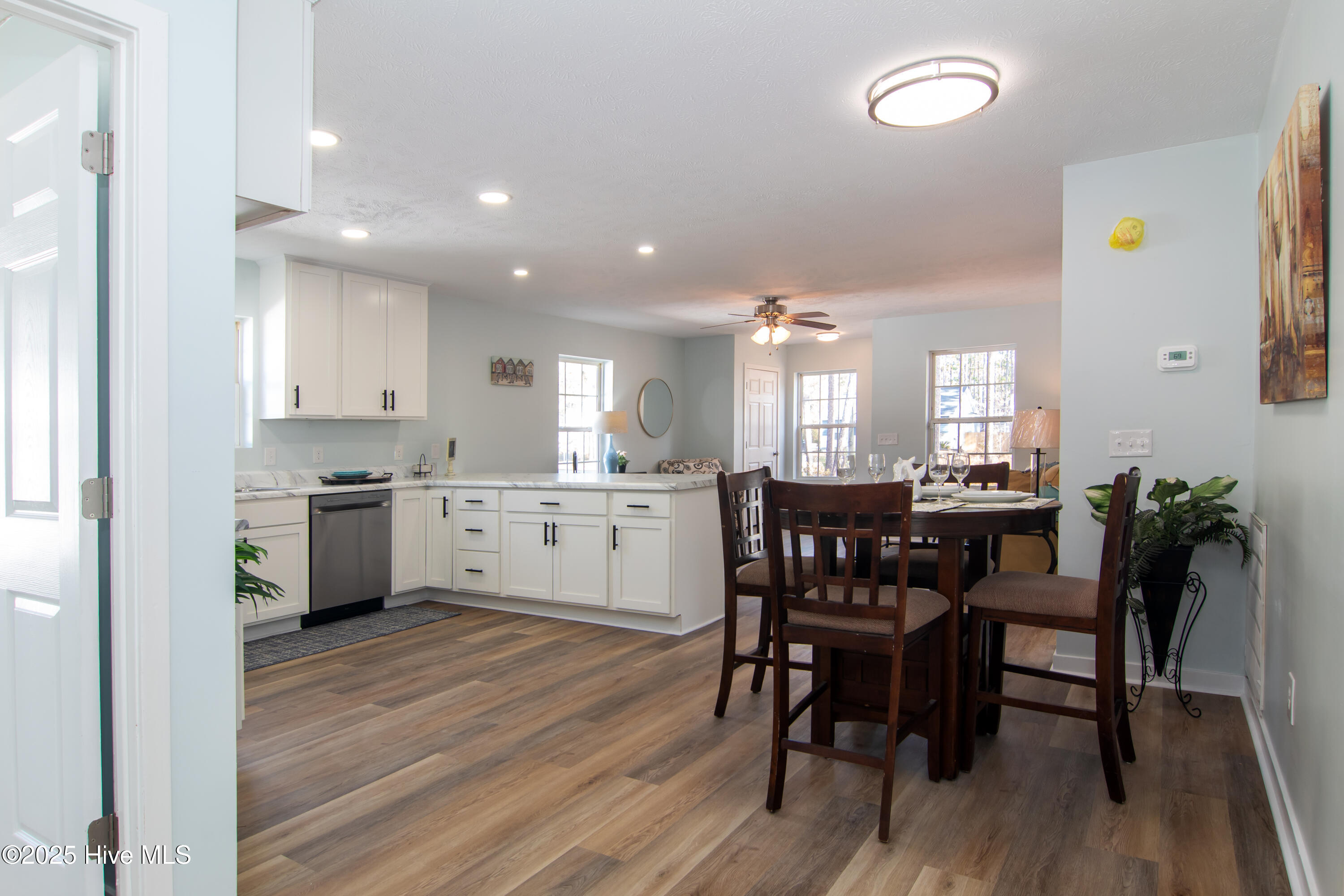 321 Hickory Road Southport, NC 28461 - Photo 8 of 36 Kitchen/Dining