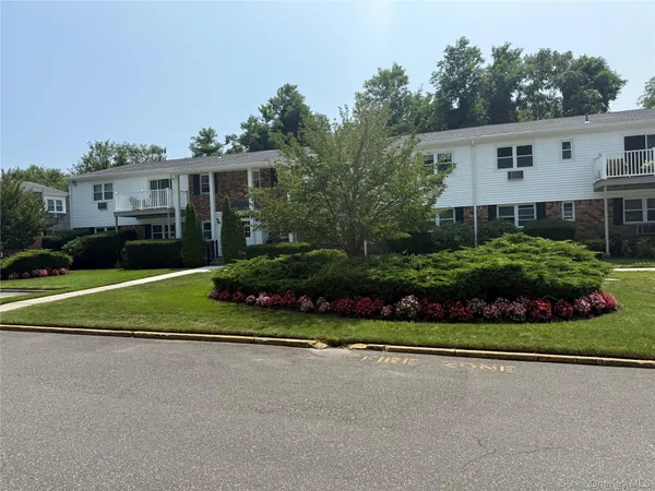 $290,000 | 260 Waverly Avenue, Unit 58, Patchogue, NY 11772