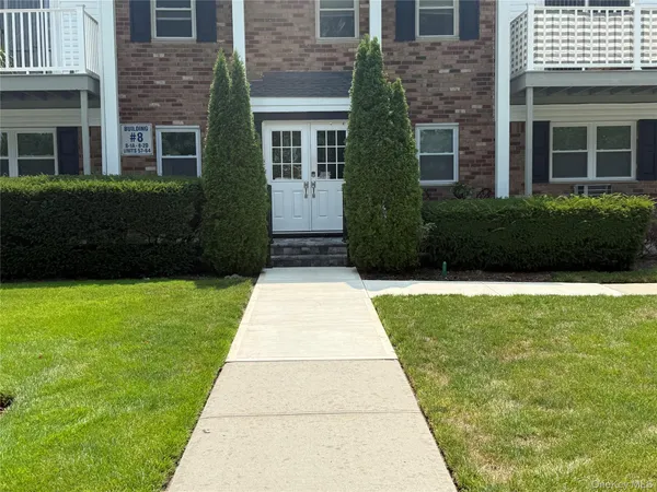 $290,000 | 260 Waverly Avenue, Unit 58, Patchogue, NY 11772
