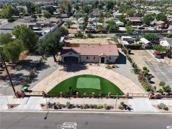 $2,995 | 231 West 5th Street, Perris, CA 92570