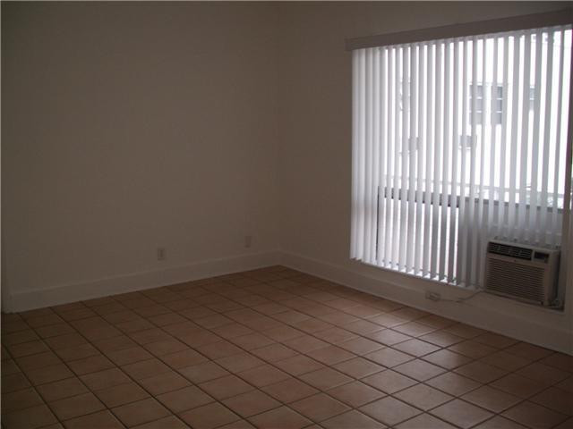 519 North Birch Road, Unit 30 Fort Lauderdale, FL 33304 - Photo 2 of 8 Living Room
