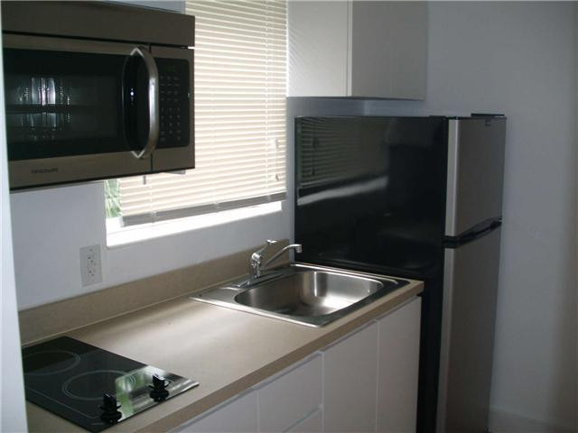 519 North Birch Road, Unit 30 Fort Lauderdale, FL 33304 - Photo 3 of 8 Kitchen