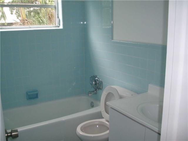 519 North Birch Road, Unit 30 Fort Lauderdale, FL 33304 - Photo 7 of 8 Bathroom