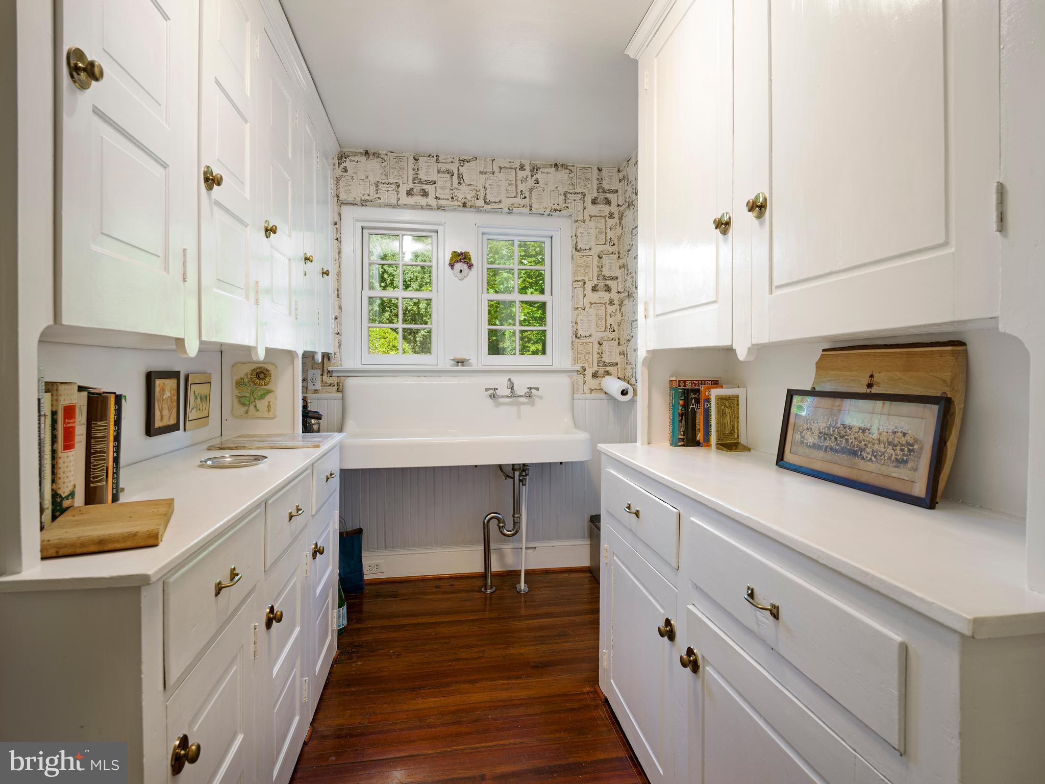 610 South Waterloo Road Devon, PA 19333 - Photo 19 of 79 Butlers pantry