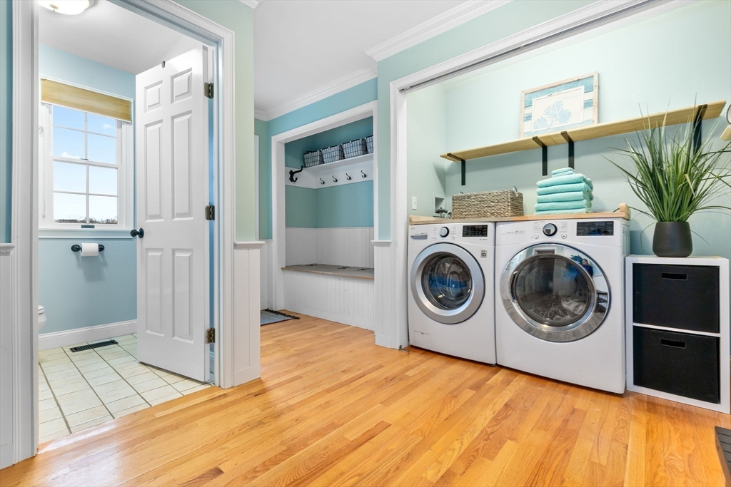 253 High Road Newbury, MA 01951 - Photo 18 of 42 a view of empty room with washer and dryer