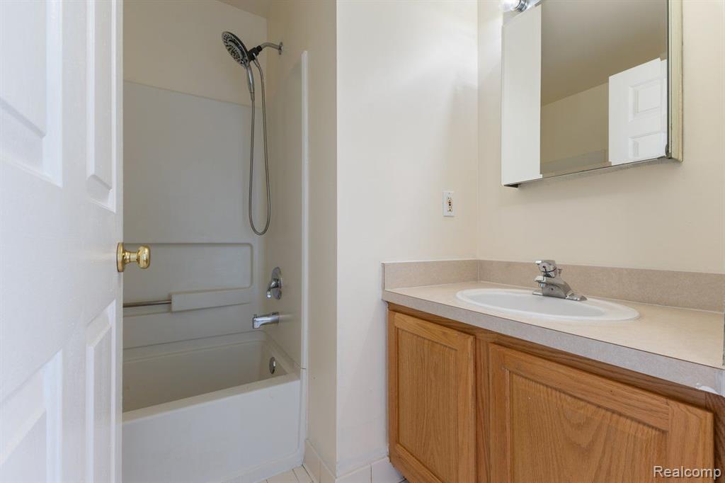 17036 Farmington Road Livonia, MI 48154 - Photo 19 of 38