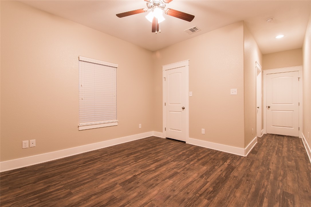 236 Howdy Court Bryan, TX 77801 - Photo 10 of 17