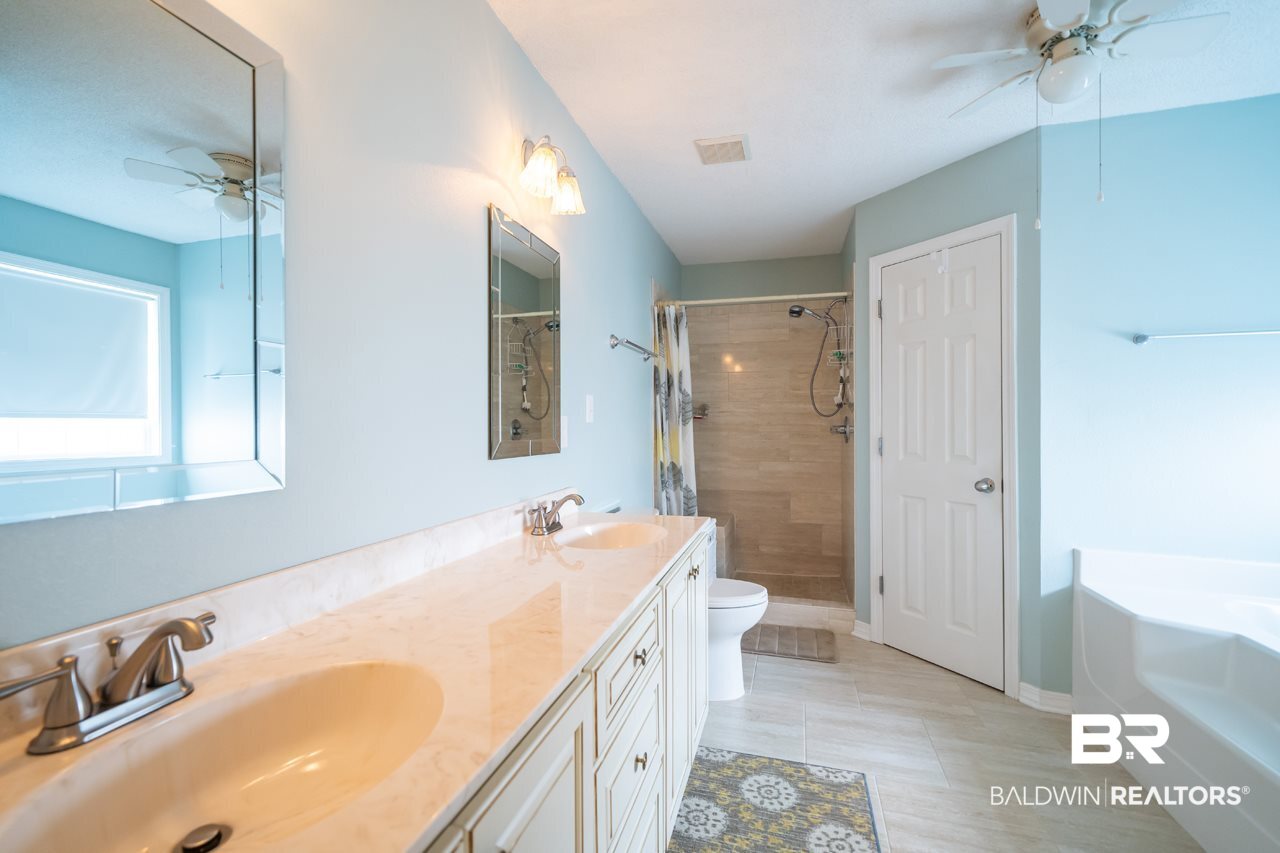 354 Manchester Lane Foley, AL 36535 - Photo 15 of 39 Master Bathroom