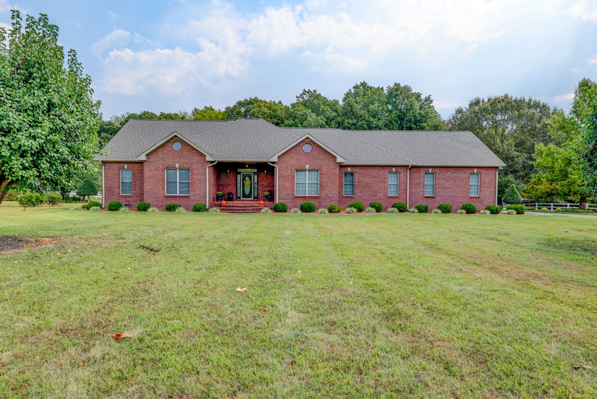 629 Mobley Road Clarksville, TN 37043 - Photo 2 of 97 Gallery Image 2