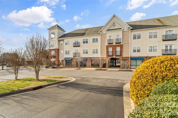 $2,000 | 1410 4th St Drive Northwest, Hickory, NC 28601