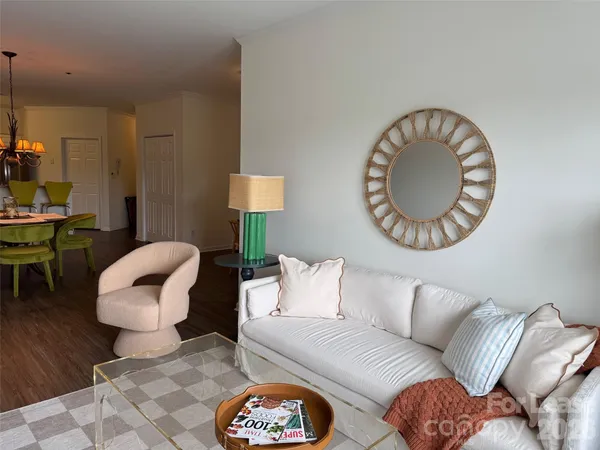 $2,000 | 1410 4th St Drive Northwest, Hickory, NC 28601