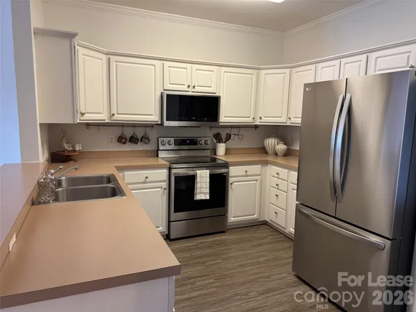 $2,000 | 1410 4th St Drive Northwest, Hickory, NC 28601