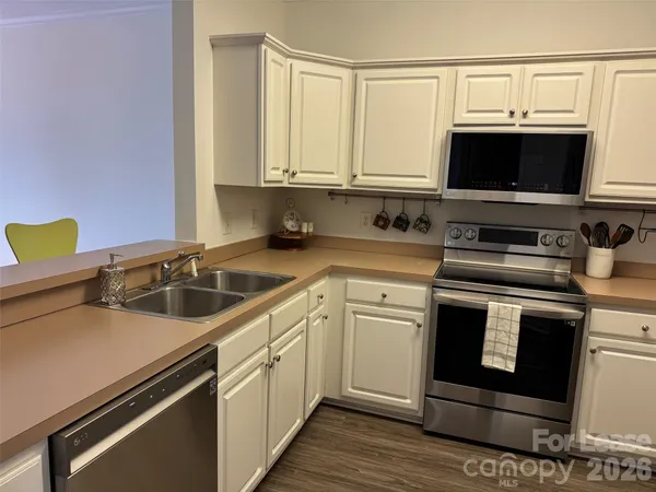 $2,000 | 1410 4th St Drive Northwest, Hickory, NC 28601