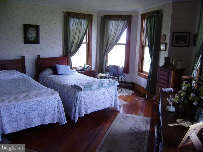 12269 Itnyre Road Smithsburg, MD 21783 - Photo 26 of 30 Master Bedroom