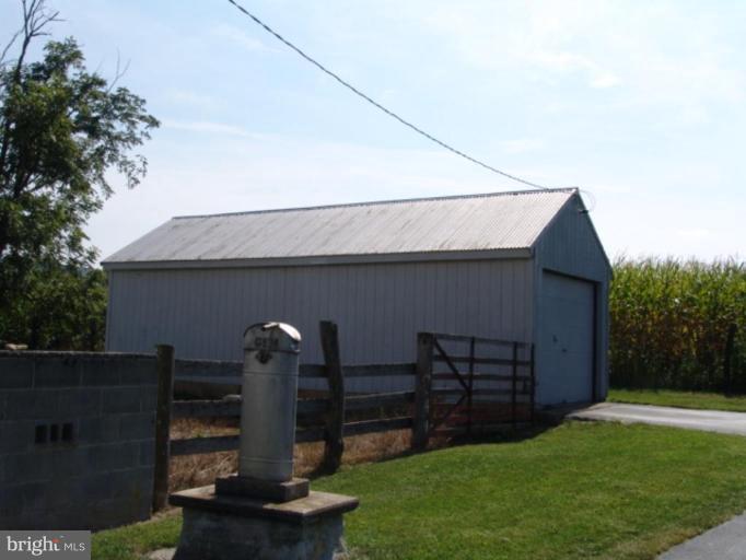 12269 Itnyre Road Smithsburg, MD 21783 - Photo 10 of 30 Garage 1