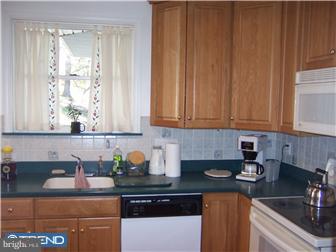 308 Spring Valley Road Springfield, PA 19064 - Photo 5 of 12