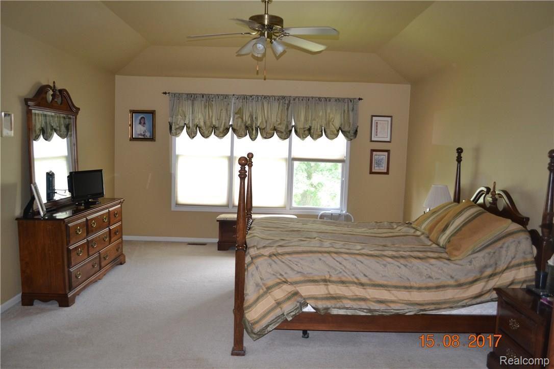 3330 Rosemont Court Rochester, MI 48306 - Photo 32 of 60 rosemont master 1.JPG