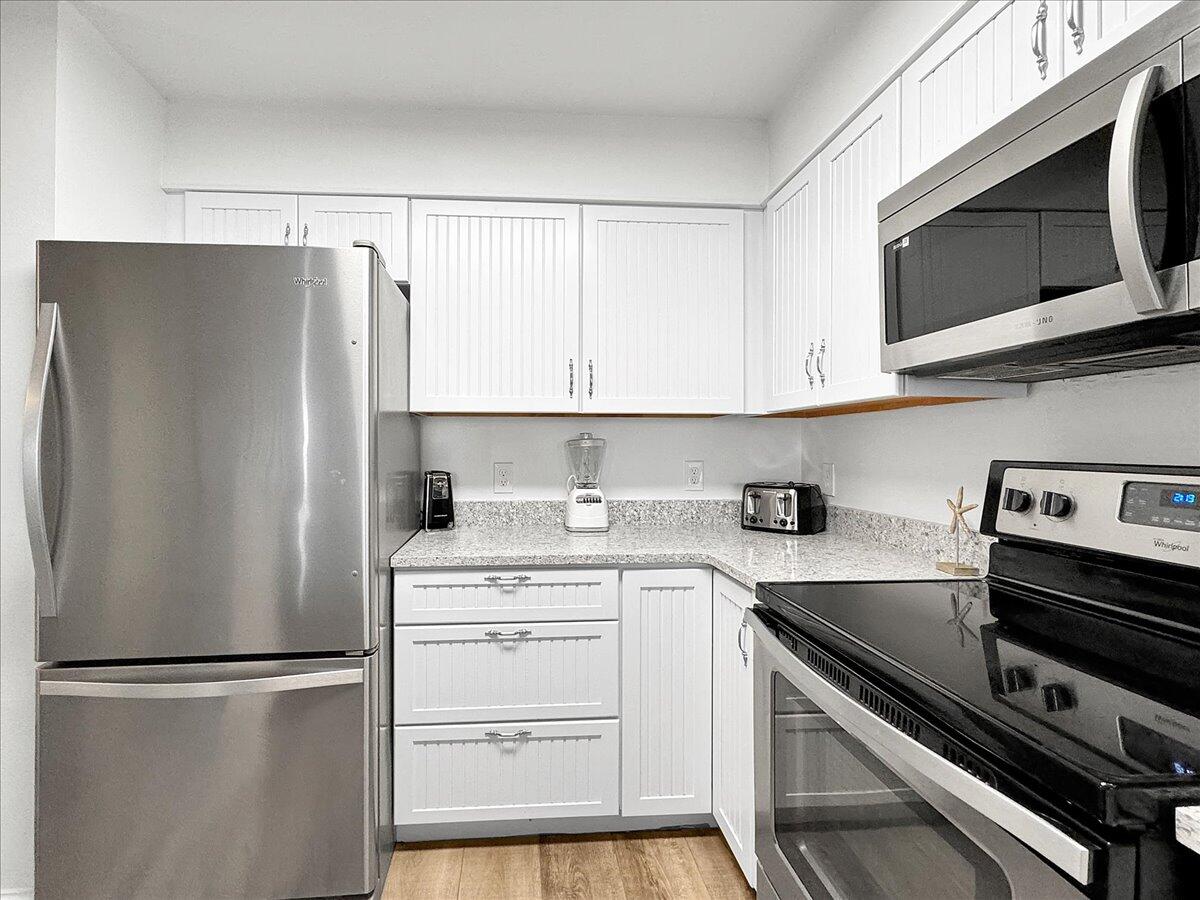1002 Highway 98, Unit 316 Destin, FL 32541 - Photo 6 of 31 a kitchen with a refrigerator stove and microwave