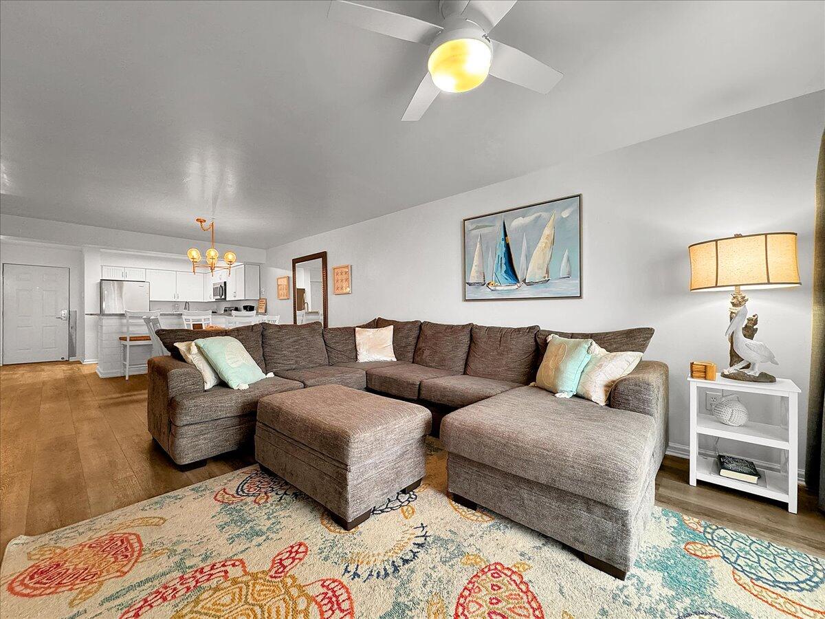 1002 Highway 98, Unit 316 Destin, FL 32541 - Photo 10 of 31 a living room with furniture and a lamp