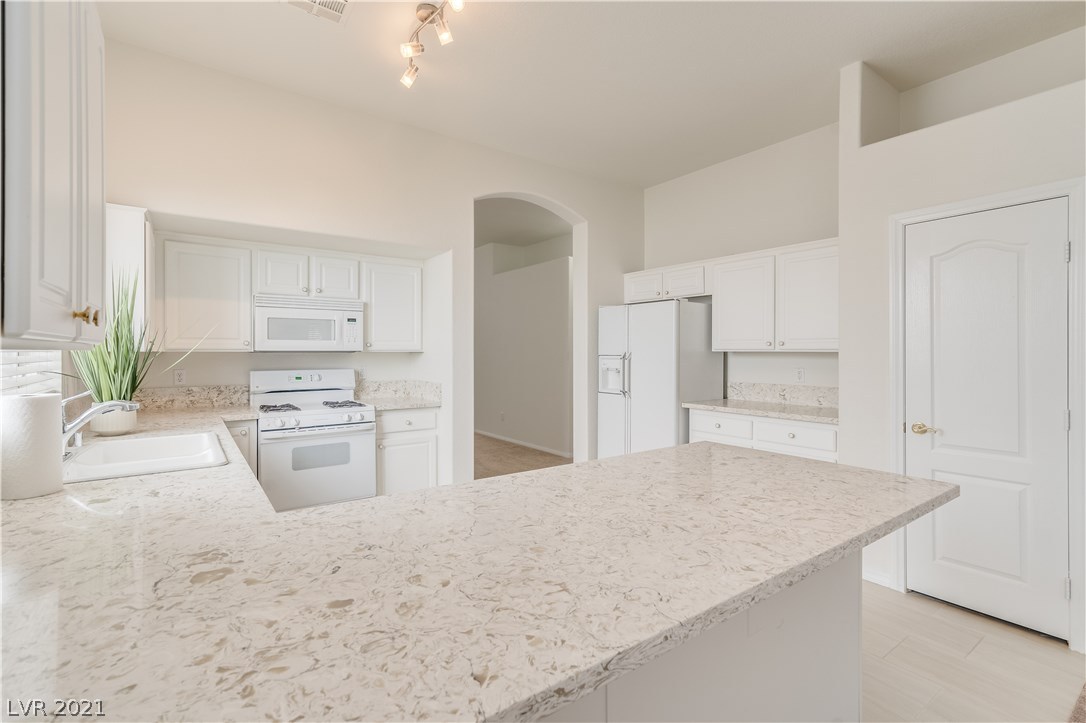 1496 Rancho Navarro Street Henderson, NV 89012 - Photo 8 of 34 Gallery Image 8