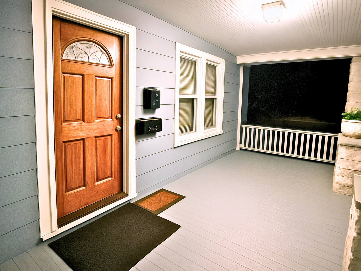 4701 North Kilbourn Avenue, Unit 2 Chicago, IL 60630 - Photo 4 of 13 a view of front door