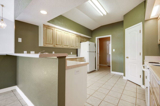 1308 Thames Drive Foley, AL 36535 - Photo 5 of 15 Kitchen