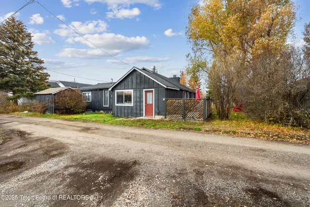 $2,750,000 | 630 East Kelly Avenue, Jackson, WY 83001