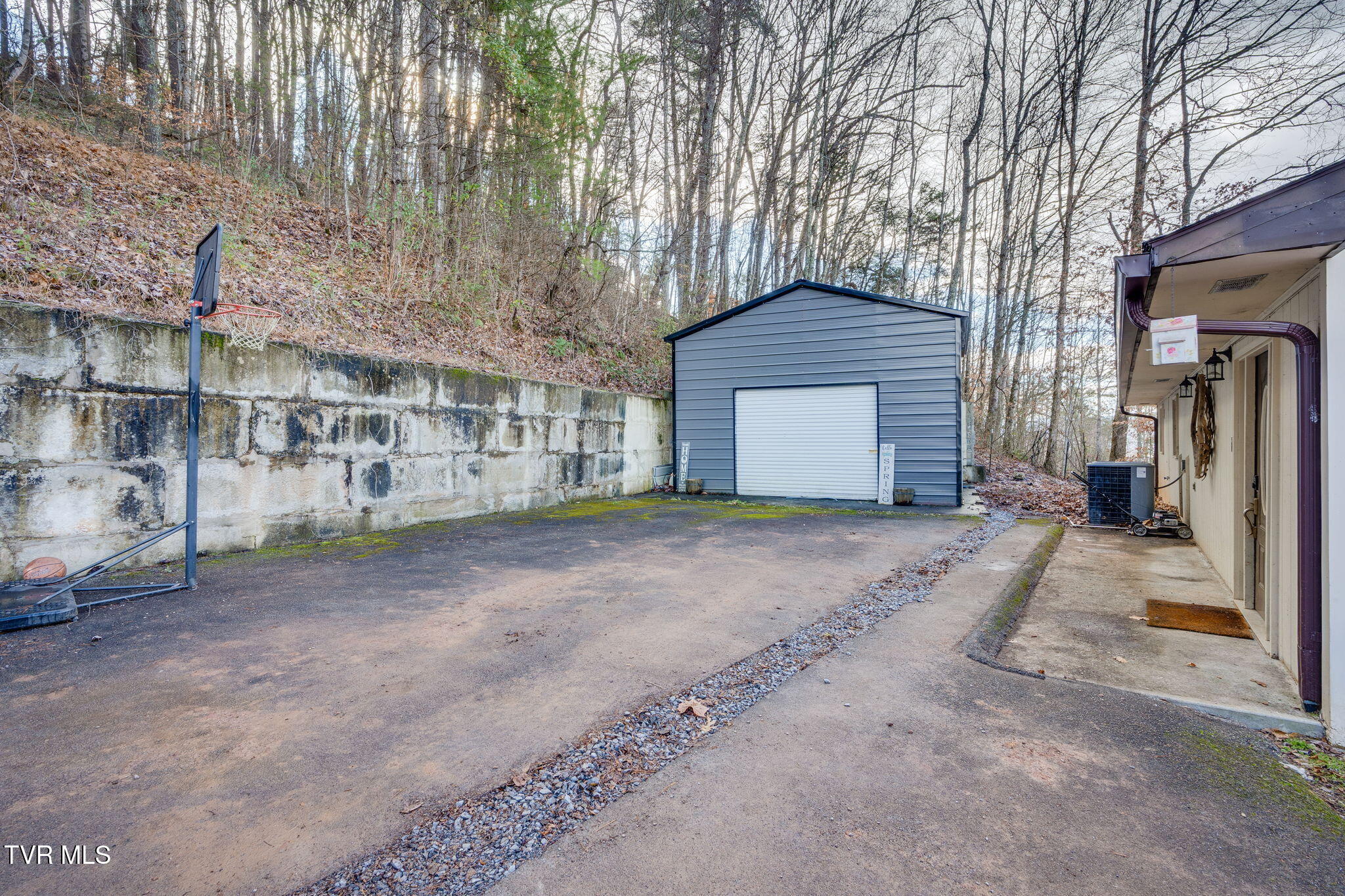 102 Brummett Road Unicoi, TN 37692 - Photo 33 of 40 032