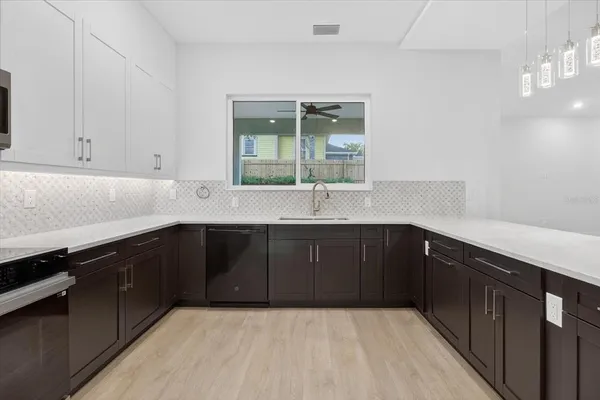 $3,995 | 207 Athens Street, Tarpon Springs, FL 34689