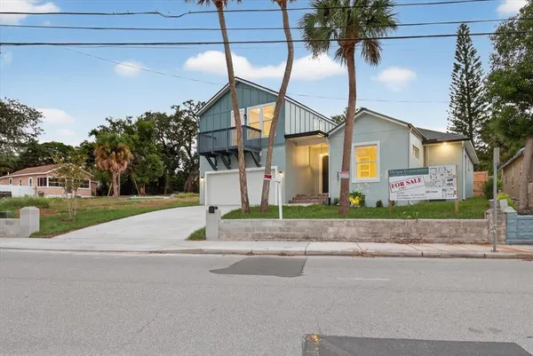 $3,995 | 207 Athens Street, Tarpon Springs, FL 34689