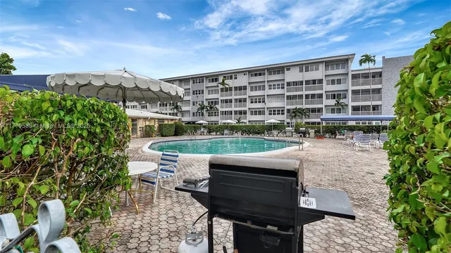 $299,000 | 329 Southeast 3rd Street, Unit 405S, Hallandale Beach, FL 33009