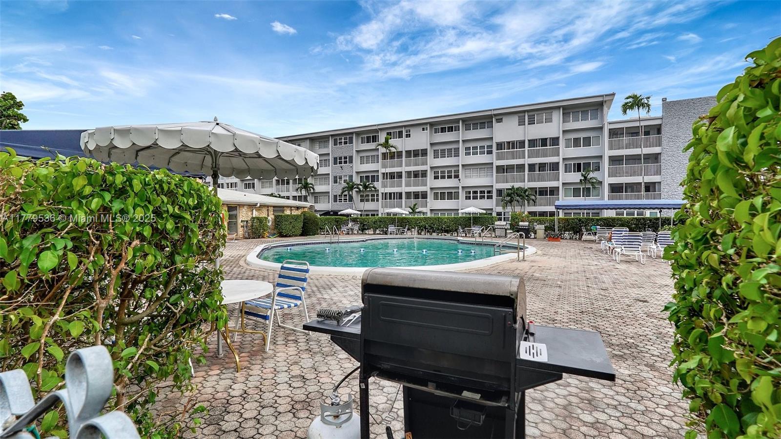 329 Southeast 3rd Street, Unit 405S Hallandale Beach, FL 33009 - Photo 41 of 44