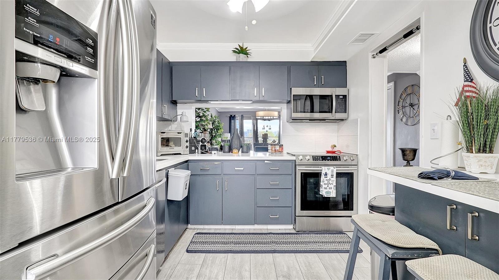 329 Southeast 3rd Street, Unit 405S Hallandale Beach, FL 33009 - Photo 9 of 44