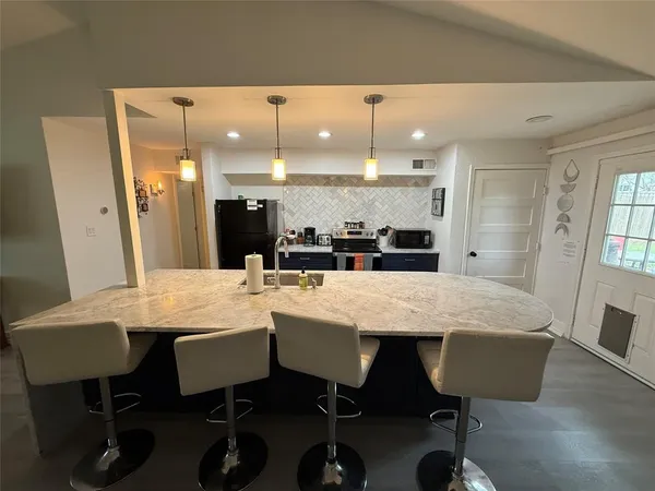 $2,350 | 819 Loganwood Avenue, Richardson, TX 75080