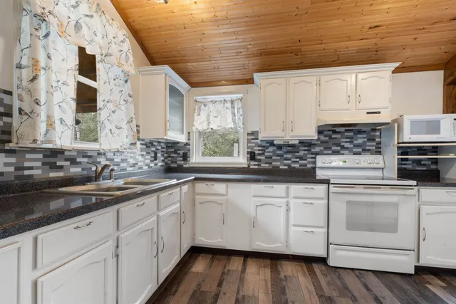 $200,000 | 6692 County Rd C, South Range, WI 54874